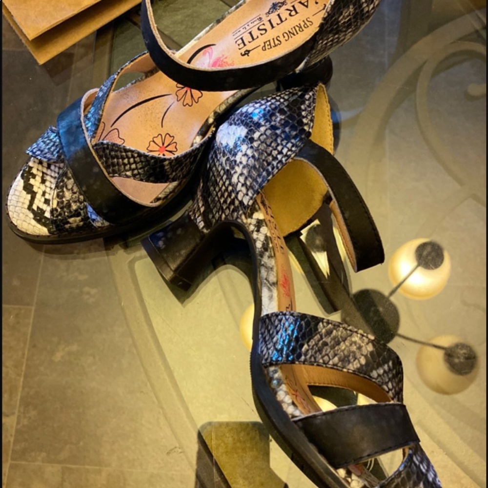 L’ artiste spring step sandals